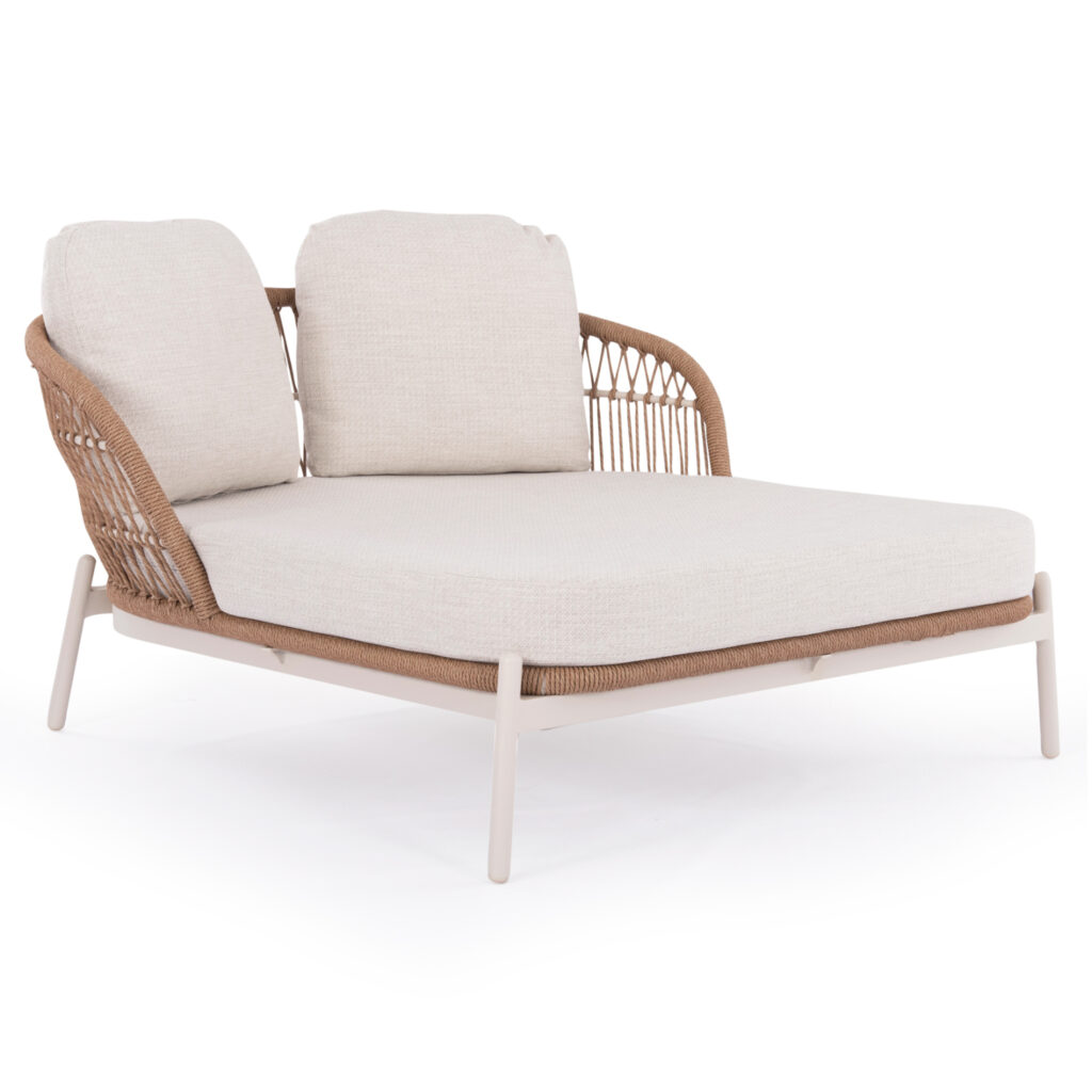 We present to you the luxurious outdoor 2-seater daybed of the QUANTUM series. A series that, together with others, raises the bar of quality and aesthetics that we offer you, both for the home and for any professional space! With unparalleled quality of construction and materials, it will upgrade the image in any space you wish. With an aluminum construction in IVORY color, and P.E. wicker lining in BEIGE color, it will be the point of reference in your outdoor space.