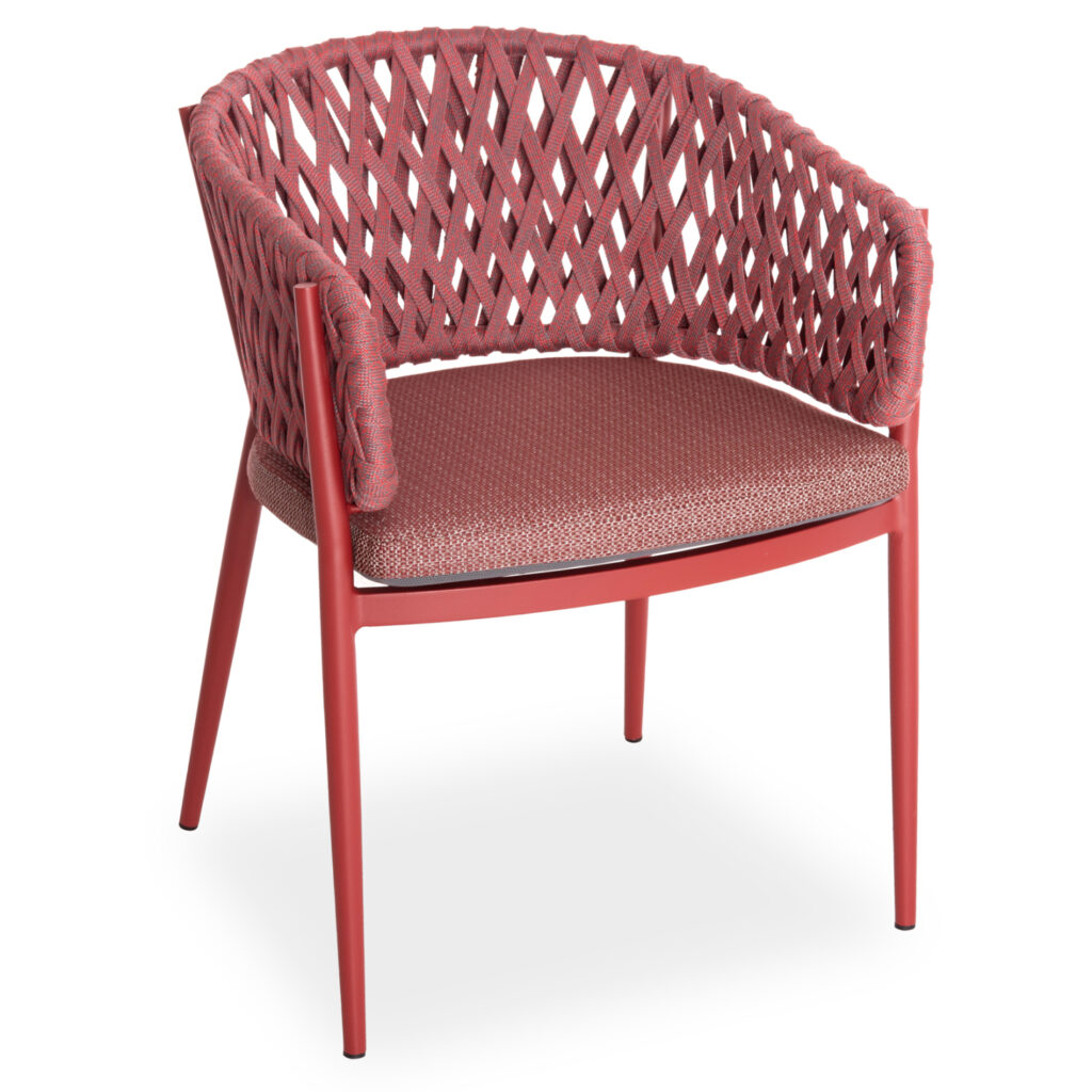 SYMETRON brings the CAMELLIA dining armchair. Made of aluminum and polyester rope as a lining on the semi-circular back, it exudes luxury and comfort. The cover on the seat cushion is OLEFIN fabric, which is water-repellent and durable. The color of the armchair is RED and all that remains is to match it with a table of similar quality and aesthetics.